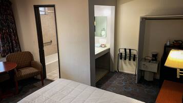 Comfort Room, 1 Queen Bed | Desk, iron/ironing board, free WiFi, bed sheets