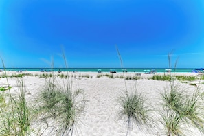 On the beach - Hidden Cove 3 - Gulf Front Anna Maria - by Island Real Estate (Holmes Beach)