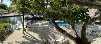 7 Bedroom with Dockage, Pool, Firepit, Paddle Boards & Kayaks