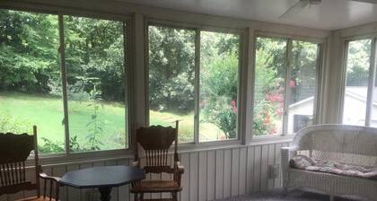 Peaceful Vintage Library Getaway near Town