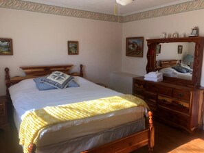 3 habitaciones, escritorio, tabla de planchar con plancha y wifi gratis 