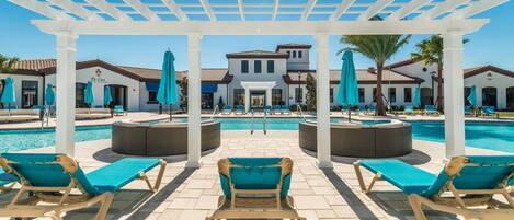 Et oppvarmet basseng