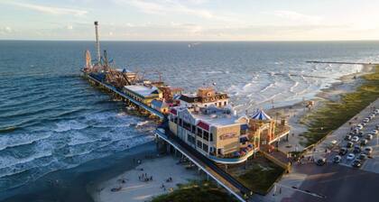 1Block to Beach|$200 Free Activities Daily|Near Pleasure Pier/Restaurants/Park/Dog Park|Pet Friendly