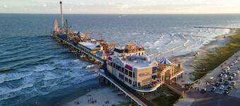 1Block to Beach|$200 Free Activities Daily|Near Pleasure Pier/Restaurants/Park/Dog Park|Pet Friendly
