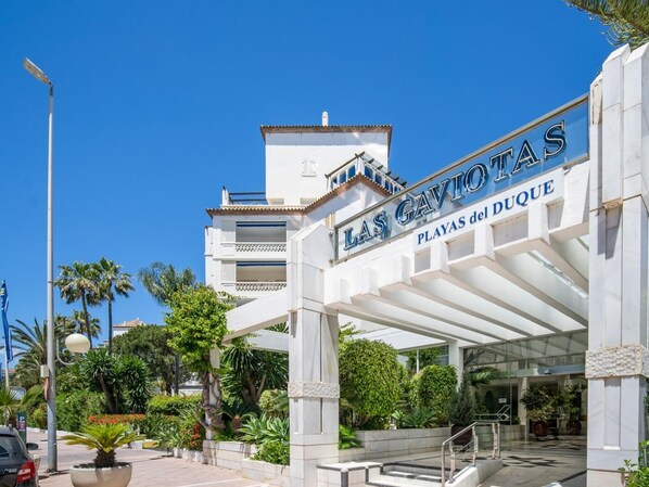 A hotel entrance with a sign reading 'Las Gaviones Playas del Duque.'