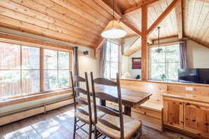 Dining - Upper Hollow Pines Cottage-Walking Distance to Sundance Resort (Sundance)