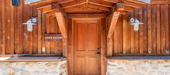 Upper Hollow Pines Cottage-Walking Distance to Sundance Resort