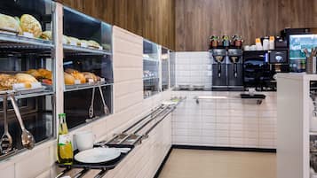 Kontinental morgenmad hver dag (13.50 EUR pr. person)