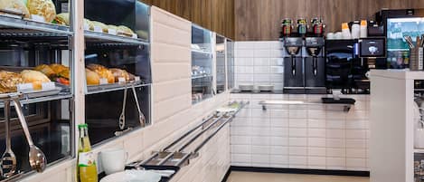 Kontinental frukost varje dag (EUR 13.50 per person)