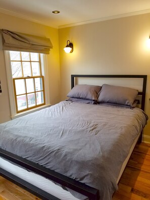 2 bedrooms, iron/ironing board, WiFi, bed sheets - Sunny Williamsburg 2bdr with 3 beds. Great location and 15 minutes to Union Sq. (Brooklyn)