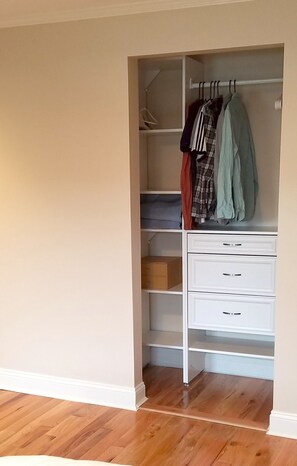 Interior - Sunny Williamsburg 2bdr with 3 beds. Great location and 15 minutes to Union Sq. (Brooklyn)