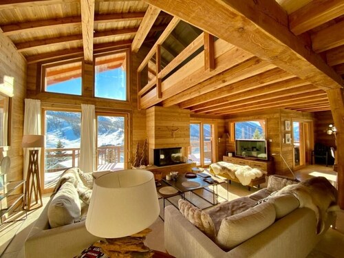 Montgenevre. new Tipamountain chalet, luxury, charm, 185m superb view.