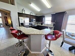 雪櫃、微波爐、焗爐、爐具