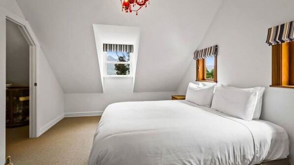 6 slaapkamers, een strijkplank/strijkijzer, wifi, beddengoed