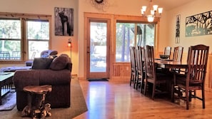 House, Multiple Beds, Hot Tub | Living room | TV, fireplace