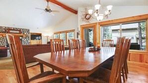 Coffee/tea maker, fridge, microwave, stovetop - Whistler 21 (Bend)