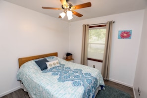 3 bedrooms, desk, iron/ironing board, free WiFi - ⭐️Comfortable✅Clean✅ Central✅!Stylish✅!PetFriendly⭐️Backyard⭐️Grill (Shawnee)