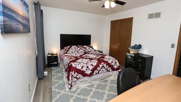 3 makuuhuonetta, työpöytä, silitysrauta/-lauta, ilmainen Wi-Fi