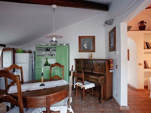 House | Private kitchen | Fridge, oven - Beautiful Apartment in Beautiful Hamlet Attractive Decor and Communal Pool (Aci Catena)