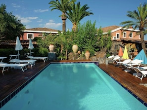 Outdoor pool - Beautiful Apartment in Beautiful Hamlet Attractive Decor and Communal Pool (Aci Catena)