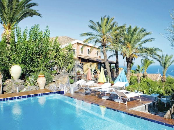 House | Exterior - Beautiful Apartment in Beautiful Hamlet Attractive Decor and Communal Pool (Aci Catena)