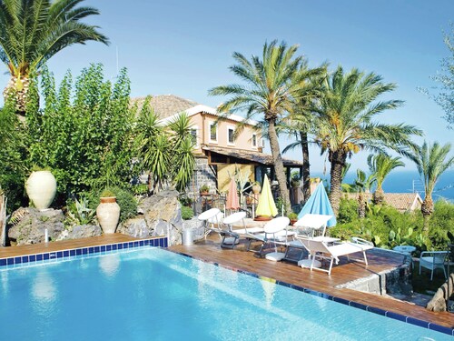 Beautiful Apartment in Beautiful Hamlet Attractive Decor and Communal Pool