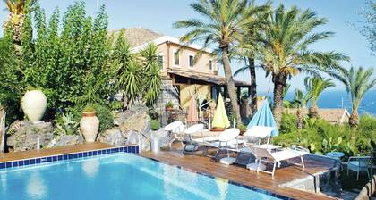Beautiful Apartment in Beautiful Hamlet Attractive Decor and Communal Pool