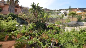 A residential area with houses, a variety of trees, and a clear sky. - Lush Holiday Home in Sciacca near Golf Course (Sciacca)