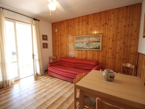 House | Living room - Spacious House near Beach with Private Garden & Interior Car Park (Comacchio)