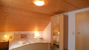 1 habitación y muebles diferentes 
