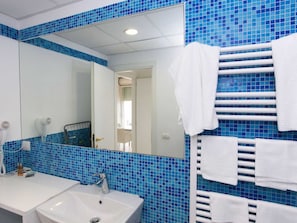 House | Bathroom | Shower, hair dryer, towels