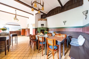Apartment | Dining