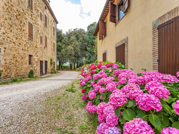 Apartment | Exterior - Holiday Home in Umbria With Pool (Perugia)