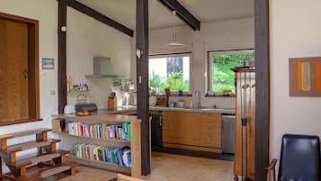 House | Private kitchen | Microwave, stovetop, coffee/tea maker