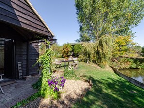 Exterior - Rustic Holiday Home in Goudhurst Kent With Parking (Cranbrook)