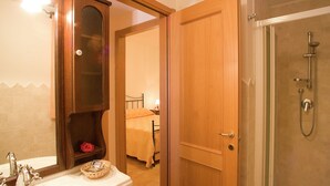 Bathroom - Luxury Apartment With AC, in the Green Maremma (Sorano)
