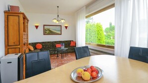 Dining - Boutique Villa in Villaggio Taunus With Garden (Numana)