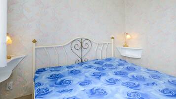 3 bedrooms, cots/infant beds