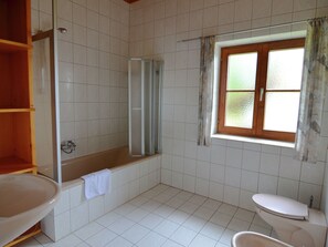 Ferienhaus | Badezimmer | Duschwanne