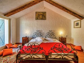 Villa | 4 sovrum, unika möbler och sängkläder