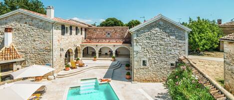 Villa | Piscina | Piscina coperta, piscina all'aperto