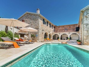 Villa | Pool | Inomhuspool och utomhuspool