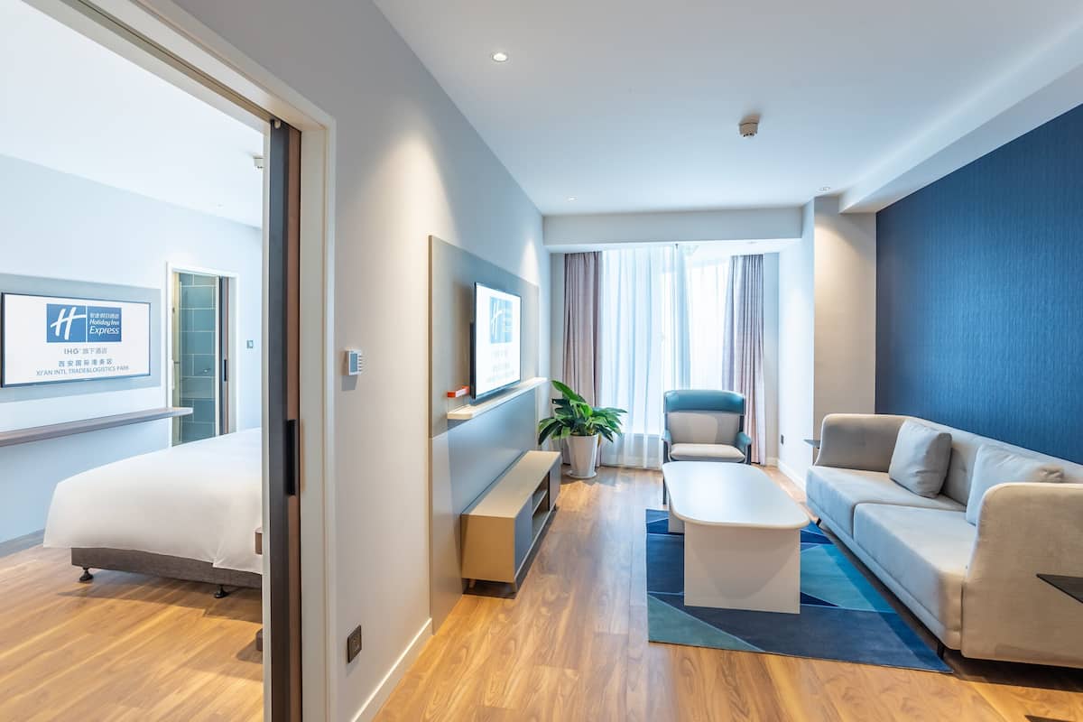 Suite, 1 King Bed