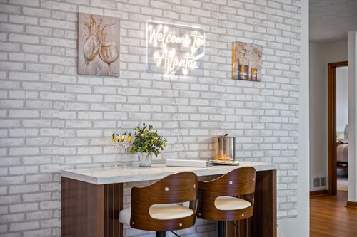  Ultimate Stone Mountain Escape – Sleeps 20+ I Game Room I Cinema