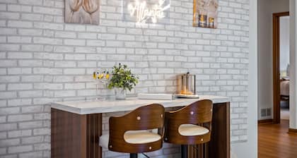 Ultimate Stone Mountain Escape – Sleeps 20+ I Game Room I Cinema