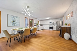 Fridge, microwave, oven, stovetop - Ultimate Stone Mountain I Cabin-Style I  Sleep 20 (Stone Mountain)