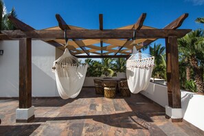 Outdoor dining - CasaCascadaCerritos Palm casita a tropical  paradise poolside, walk to the beach (el pescadero)