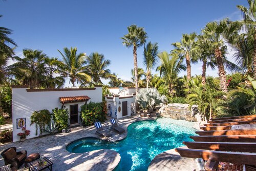 CasaCascadaCerritos Palm casita a tropical  paradise poolside, walk to the beach