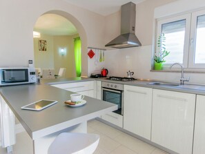 Villa | Private kitchen | Electric kettle, highchair, cookware/dishes/utensils - Comfortable Villa in Pula With Private Swimming Pool, Near the Beach (Pula)