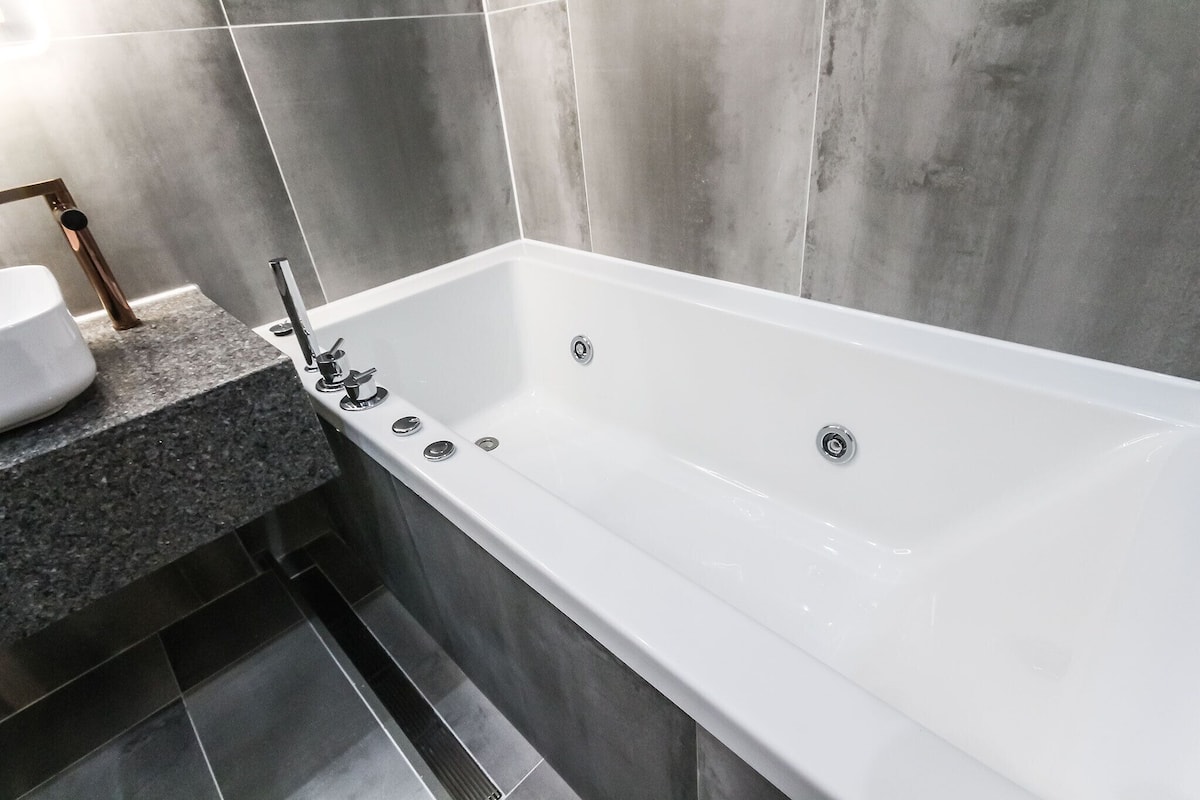 Superior Twin Room | Bathroom